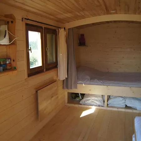 Bed and breakfast Roulotte Cosy Entre Vigne Et Foret *