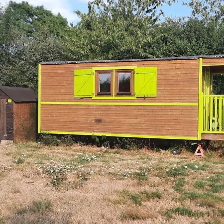Oda ve Kahvaltı Une Roulotte Cosy Entre Vigne Et Foret
